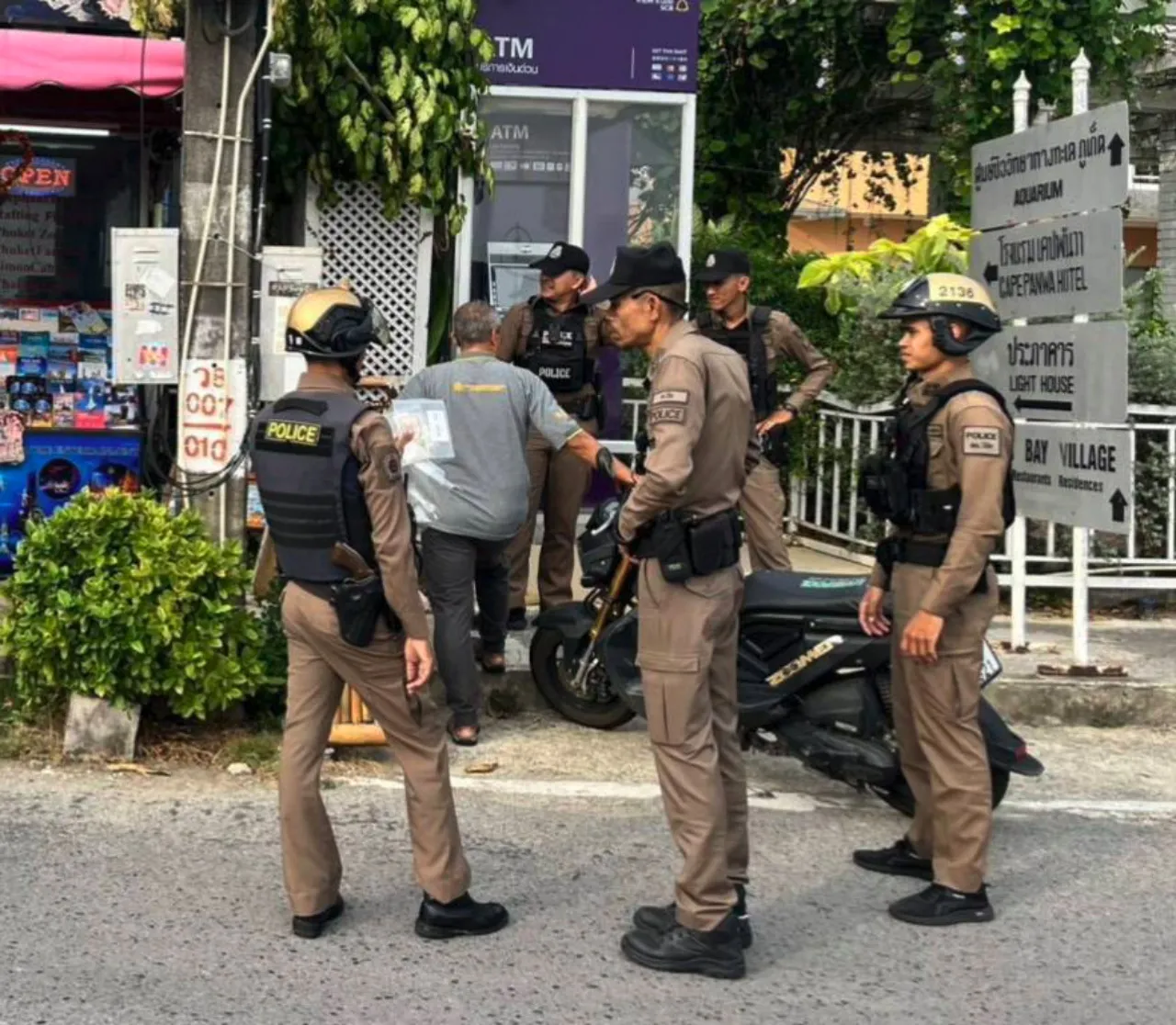 ตำรวจ สภ.วิชิต เร่งตรวจพิสูจน์ธนบัตรดอลลาร์ หลังนักท่องเที่ยวนำมาแลกเงินไทยแต่ไม่ผ่าน