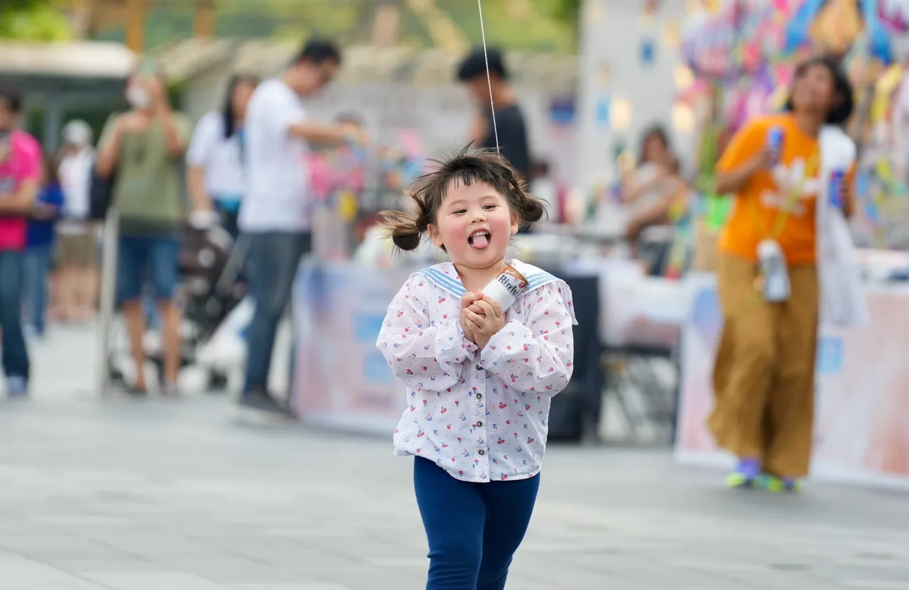 เจ๊เกล แอบิเกล ร่วมสนุก เปิดประสบการณ์เล่นว่าวริมแม่น้ำเจ้าพระยา