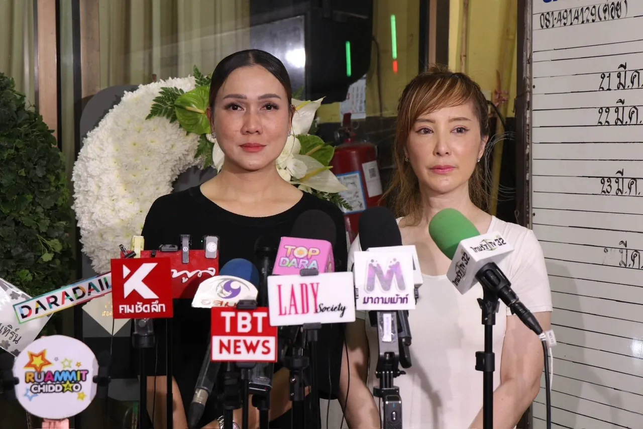 เปิดใจทั้งน้ำตา โอ๊ต ลูกสาวแม่สีดา ขอเคลียร์ประเด็นดราม่า ยืนยันไม่เคยทิ้งแม่ 