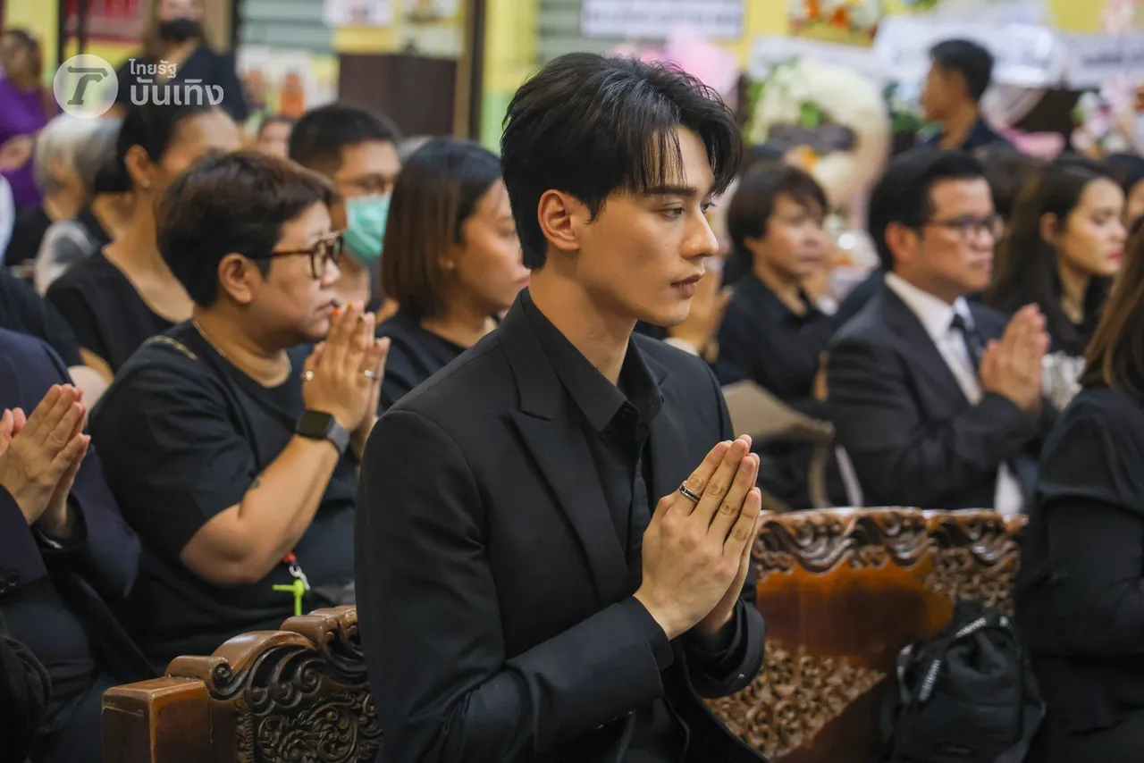 ประมวลภาพบรรยากาศงานศพแม่สีดา พัวพิมล คืนที่ 2 สุดเศร้า อิงฟ้า-เจฟ มาร่วมอาลัย