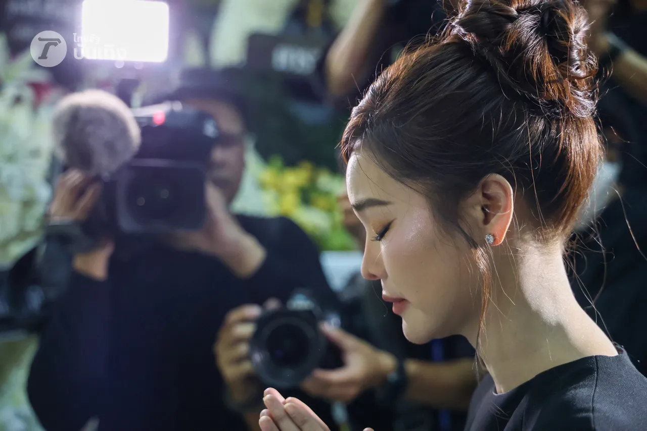 ประมวลภาพบรรยากาศงานศพแม่สีดา พัวพิมล คืนที่ 2 สุดเศร้า อิงฟ้า-เจฟ มาร่วมอาลัย