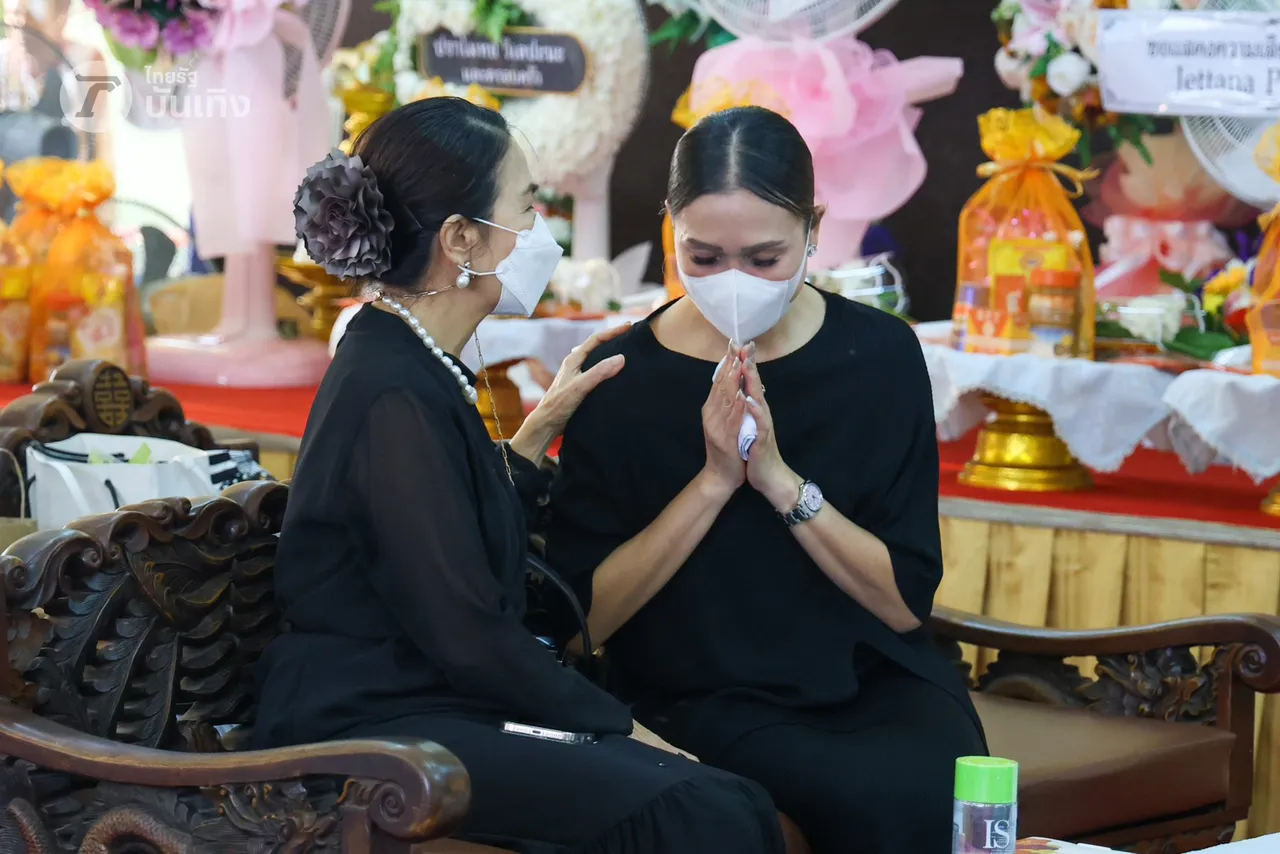 ประมวลภาพบรรยากาศงานศพแม่สีดา พัวพิมล คืนที่ 2 สุดเศร้า อิงฟ้า-เจฟ มาร่วมอาลัย