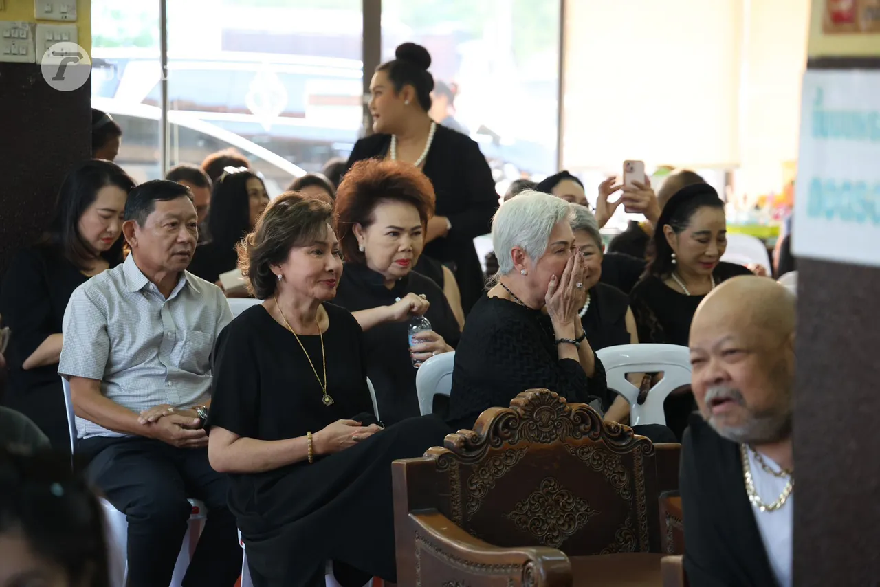 ประมวลภาพบรรยากาศงานศพแม่สีดา พัวพิมล คืนที่ 2 สุดเศร้า อิงฟ้า-เจฟ มาร่วมอาลัย