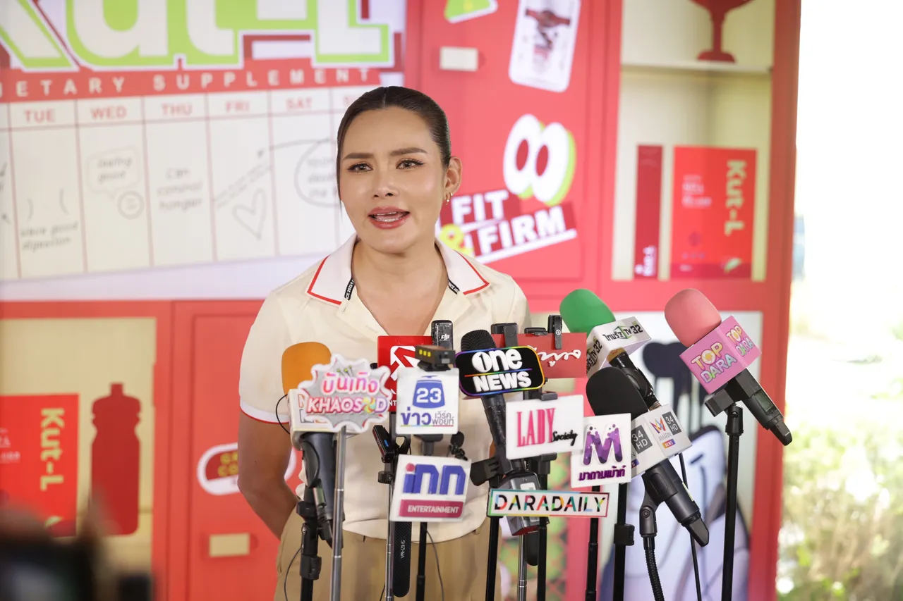 หญิง รฐา เล่าเรื่องสุดพีก เจอตัวแม่ กิ๊ก สุวัจนี เล่นนอกบทพ่นข้าวใส่หน้า 