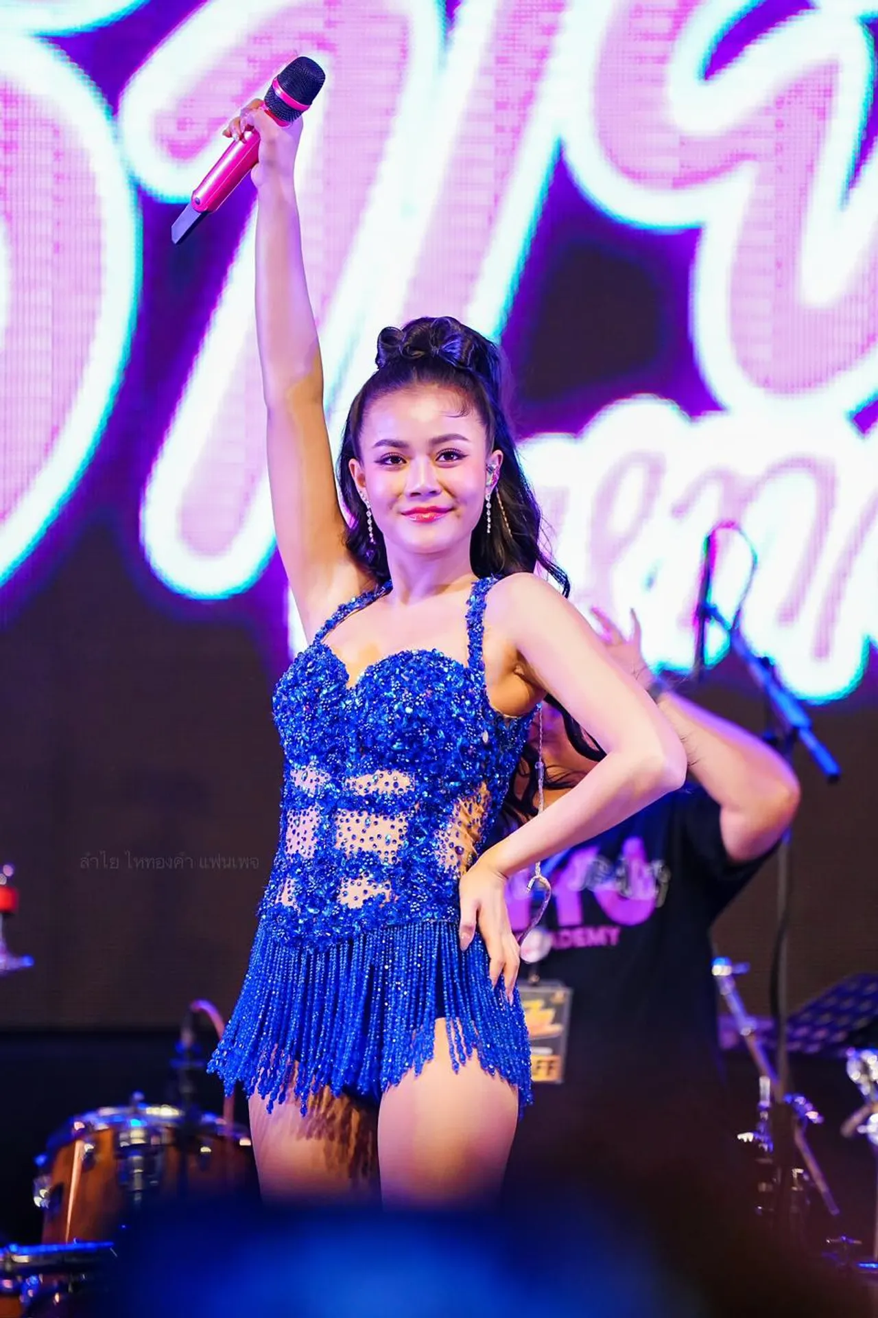 ลำไย ไหทองคำ โผล่ดูไลฟ์ บอส เอวหวาน ขายของ งานนี้มีคนเสียอาการ