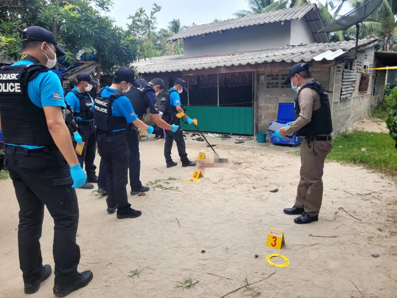 คนร้ายแต่งชุดดำ จับลุงวัย 64 มัดมือไขว้หลัง ก่อนจ่อยิงดับหน้าบ้าน 3 คนร้ายแต่งชุดดำ