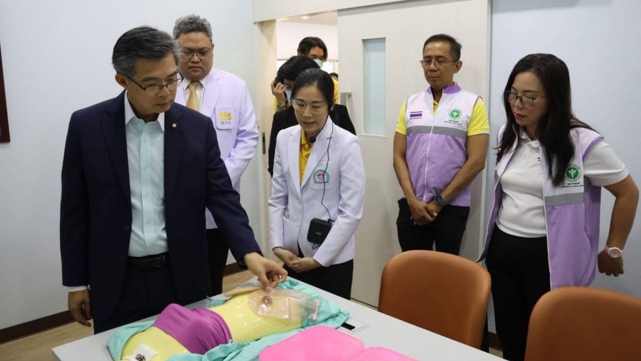 Director-General Visits Mahawajiralongkorn Hospital: Inspection of Medical Services Unveiled