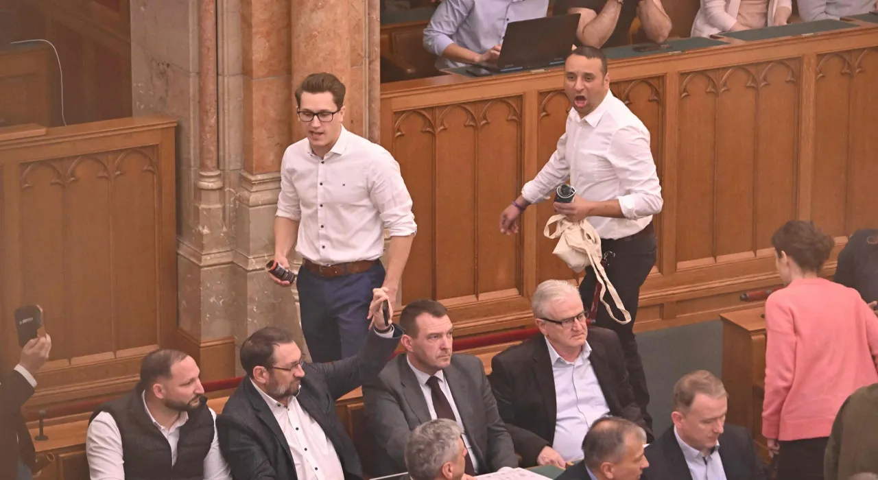 ส่องกฎหมายต้าน LGBTQ+ ฉบับใหม่ของฮังการี จุดชนวนประท้วงรุนแรง