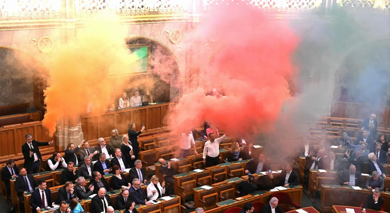 ส่องกฎหมายต้าน LGBTQ+ ฉบับใหม่ของฮังการี จุดชนวนประท้วงรุนแรง