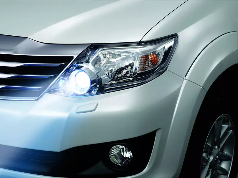 TOYOTA ปรับภาพลักษณ์ VIGO - FORTUNER เสริมเกียร์ใหม่