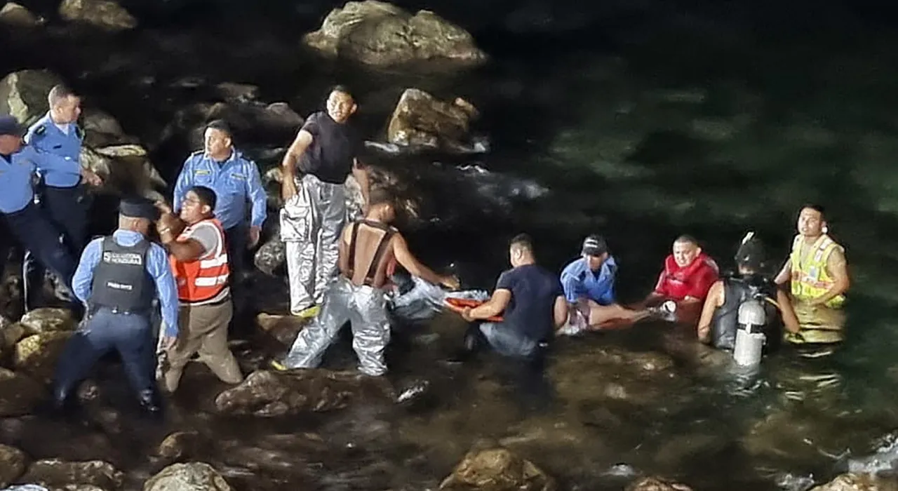 เครื่องบินฮอนดูรัสดิ่งตกน้ำหลังนำเครื่องขึ้น ดับ 7 ศพ