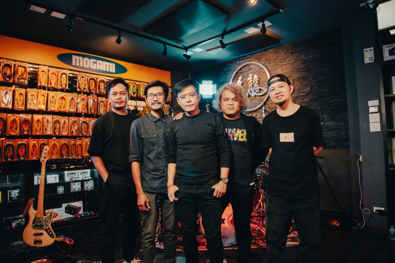 เปิดประวัติ แซ็ก I-Zax นักร้องนำยุค 2000 เจ้าของเพลงดัง "ดอกไม้กับหัวใจ"