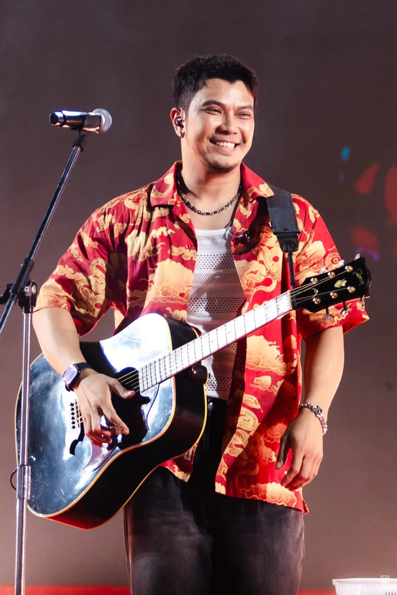 หนุ่ม กะลา โพสต์คลิปร้องเพลงเศร้า ขอบคุณกำลังใจ แฟนคลับร้องไห้หน้าเวที (คลิป)