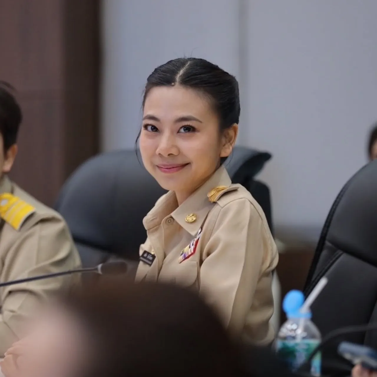 เนย ซินญอริต้า อดีตนักร้องดัง หันหลังให้วงการ รับตำแหน่งเลขานายก อบจ.ชลบุรี