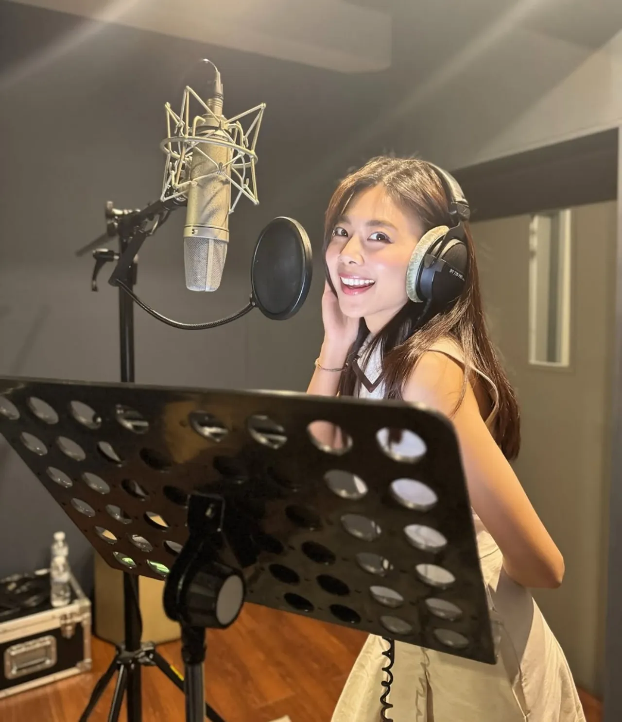 เนย ซินญอริต้า อดีตนักร้องดัง หันหลังให้วงการ รับตำแหน่งเลขานายก อบจ.ชลบุรี