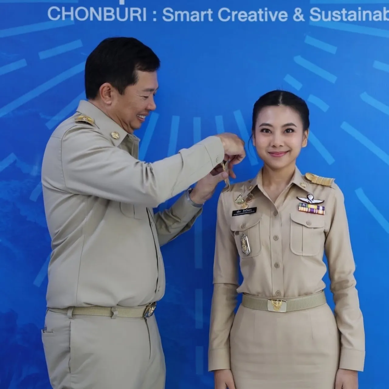 เนย ซินญอริต้า อดีตนักร้องดัง หันหลังให้วงการ รับตำแหน่งเลขานายก อบจ.ชลบุรี