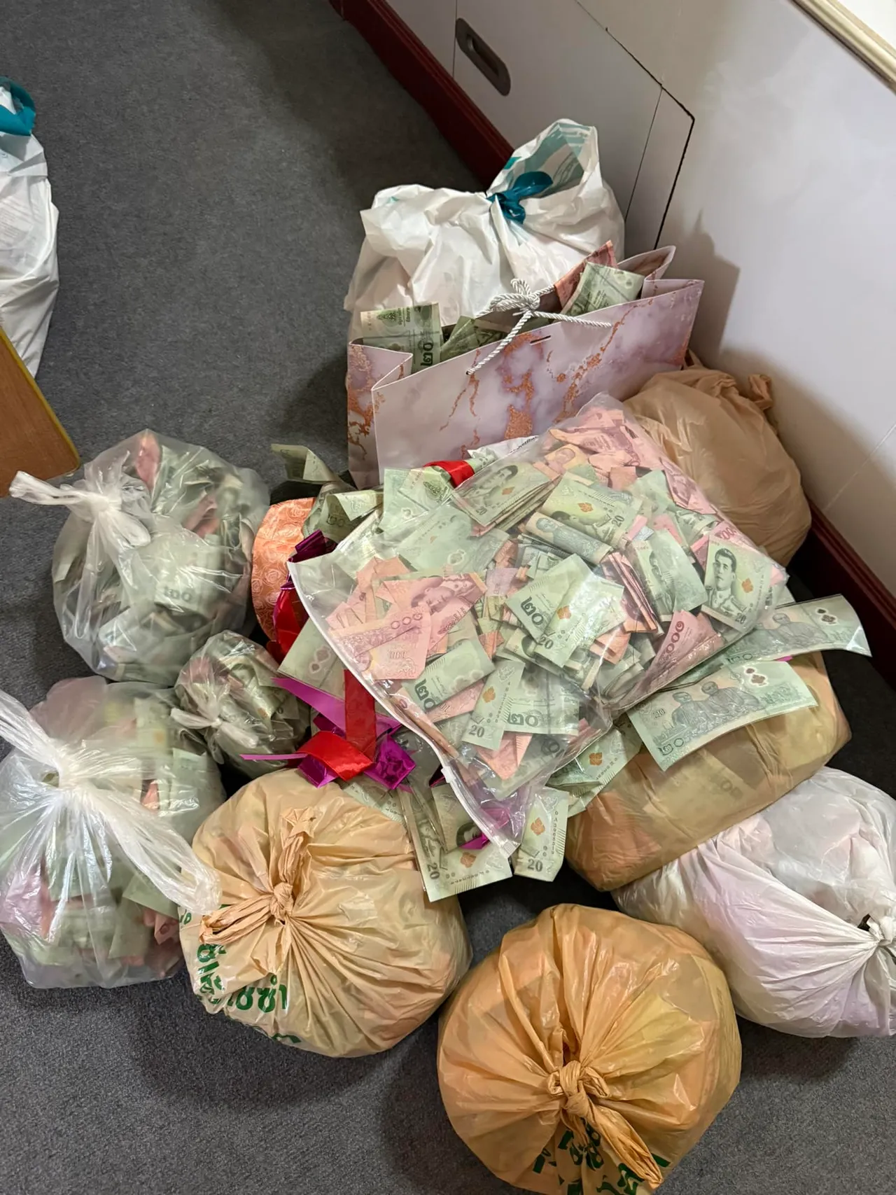 เปิดยอดเงินทิปหน้าเวที ไหมไทย หัวใจศิลป์ เล่นคอนเสิร์ต 1 เดือน เตรียมนำไปบริจาค