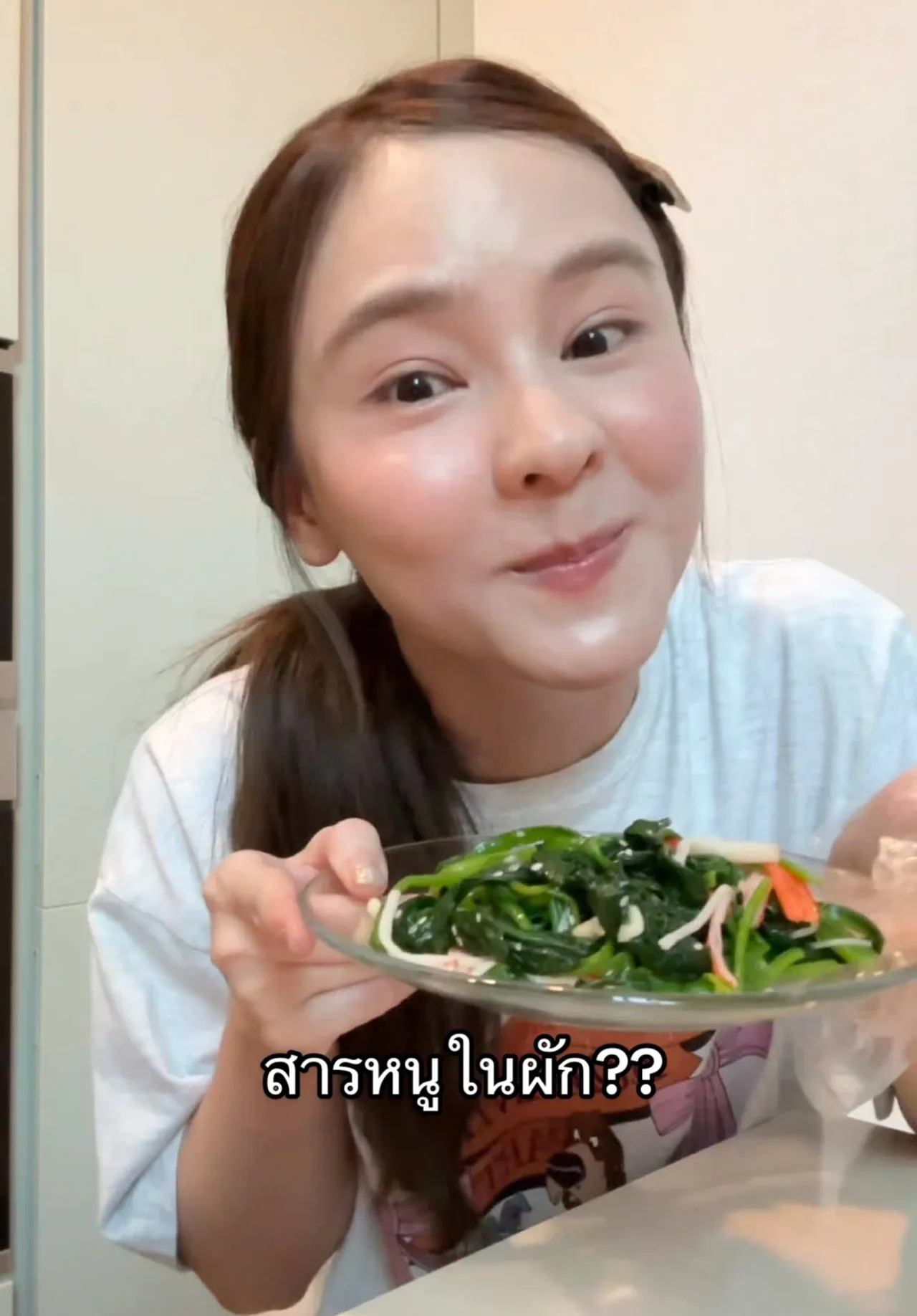 ออม สุชาร์ เตือนอย่ากินอาหารค้างคืน เสี่ยงทั้งสารหนู-มะเร็งกระเพาะอาหาร (คลิป)