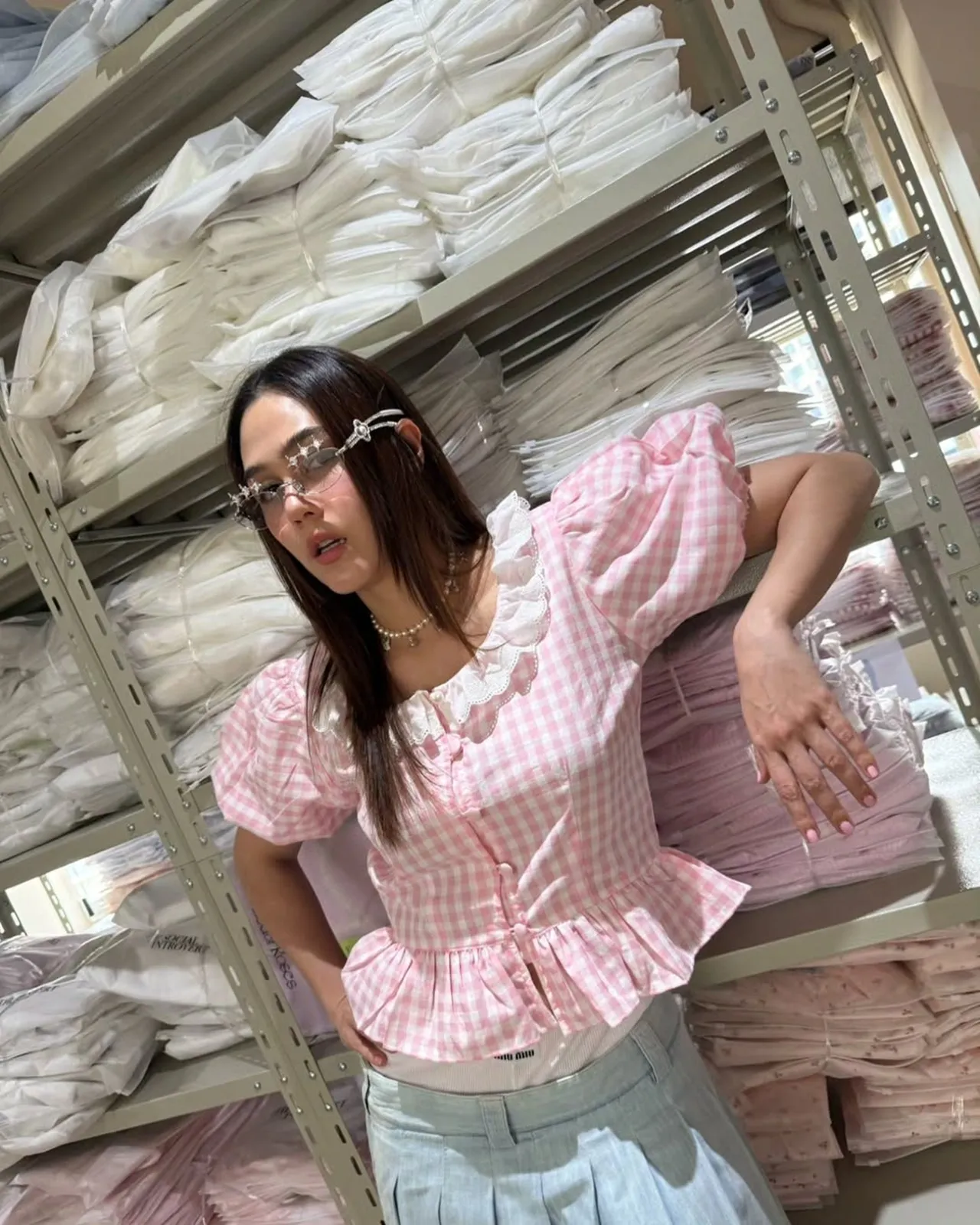 ชมพู่ อารยา พาทัวร์ออฟฟิศใหม่ รับบทแม่ค้าเต็มตัว เปิดธุรกิจขายเสื้อผ้า