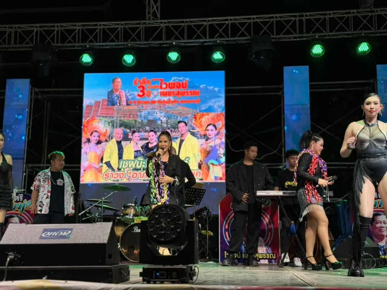 ฮาย อาภาพร ล้วงไหหยิบเลข 2 ตัว หลังไปร่วมงานรำลึก ไวพจน์ เพชรสุพรรณ