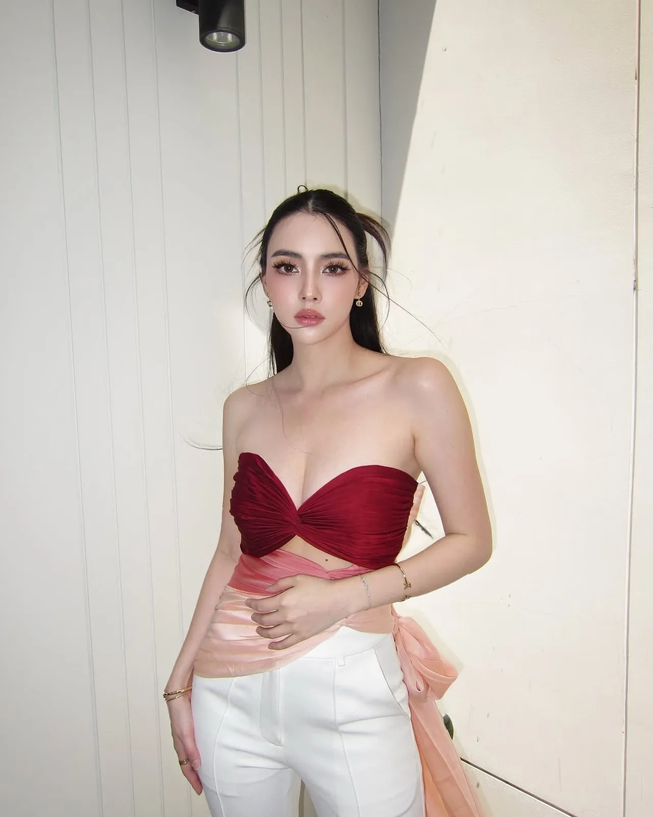 มุกดา รับคุย สิทธิ ศรีชวาลา ไฮโซหมื่นล้าน อยู่ในช่วงศึกษากันแบบเพื่อนสนิท