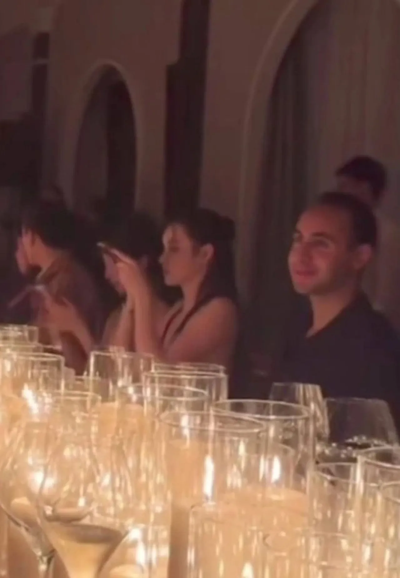 มุกดา รับคุย สิทธิ ศรีชวาลา ไฮโซหมื่นล้าน อยู่ในช่วงศึกษากันแบบเพื่อนสนิท