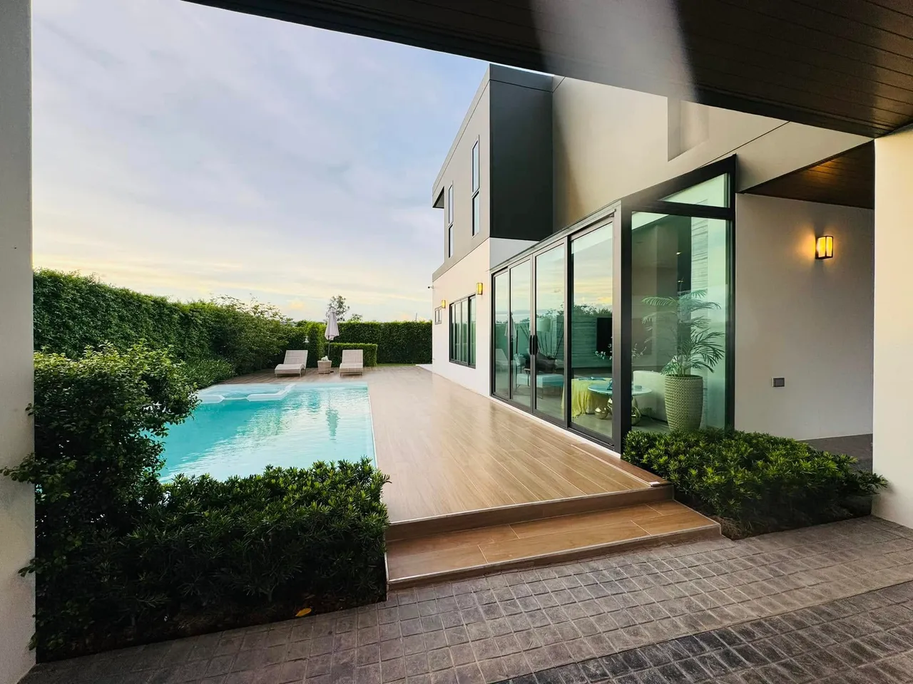 ส่องบ้าน ลำไย ไหทองคำ หลังใหญ่หรูหราที่ ปุ้ย L.กฮ. ช่วยดูแลให้เจ้านายบ่อยๆ