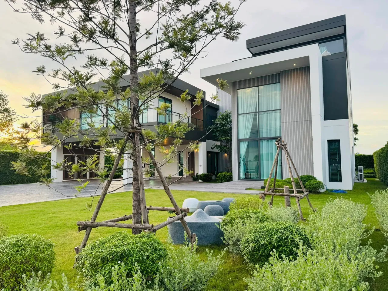 ส่องบ้าน ลำไย ไหทองคำ หลังใหญ่หรูหราที่ ปุ้ย L.กฮ. ช่วยดูแลให้เจ้านายบ่อยๆ