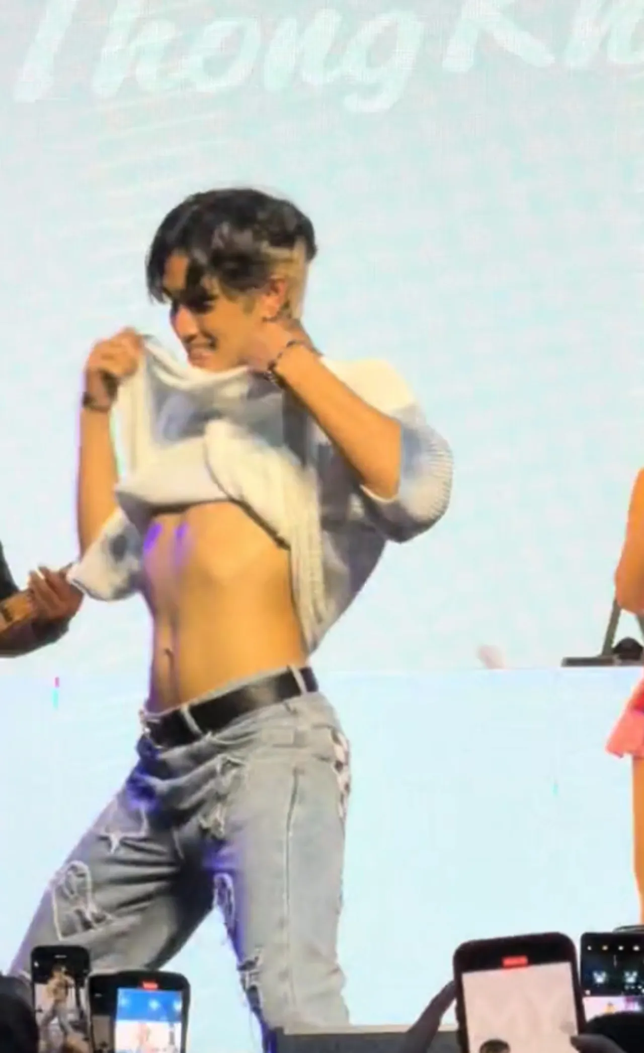 ส่องความแซ่บ บอส แดนเซอร์ลำไย ไหทองคำ เต้นสุดพริ้วจนได้ฉายาเอวหวาน (คลิป)