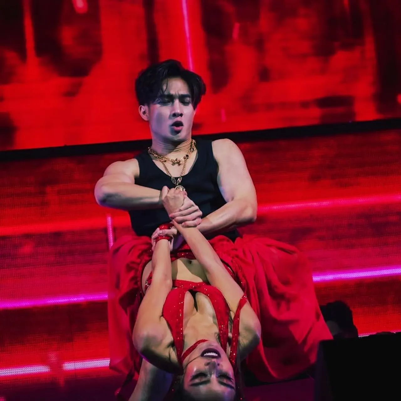 โปรไฟล์ไม่ไก่กา โตชิ แฟนแดนเซอร์ กระแต รวยมากเป็นทายาทโรงงานผลิตเครื่องสำอาง