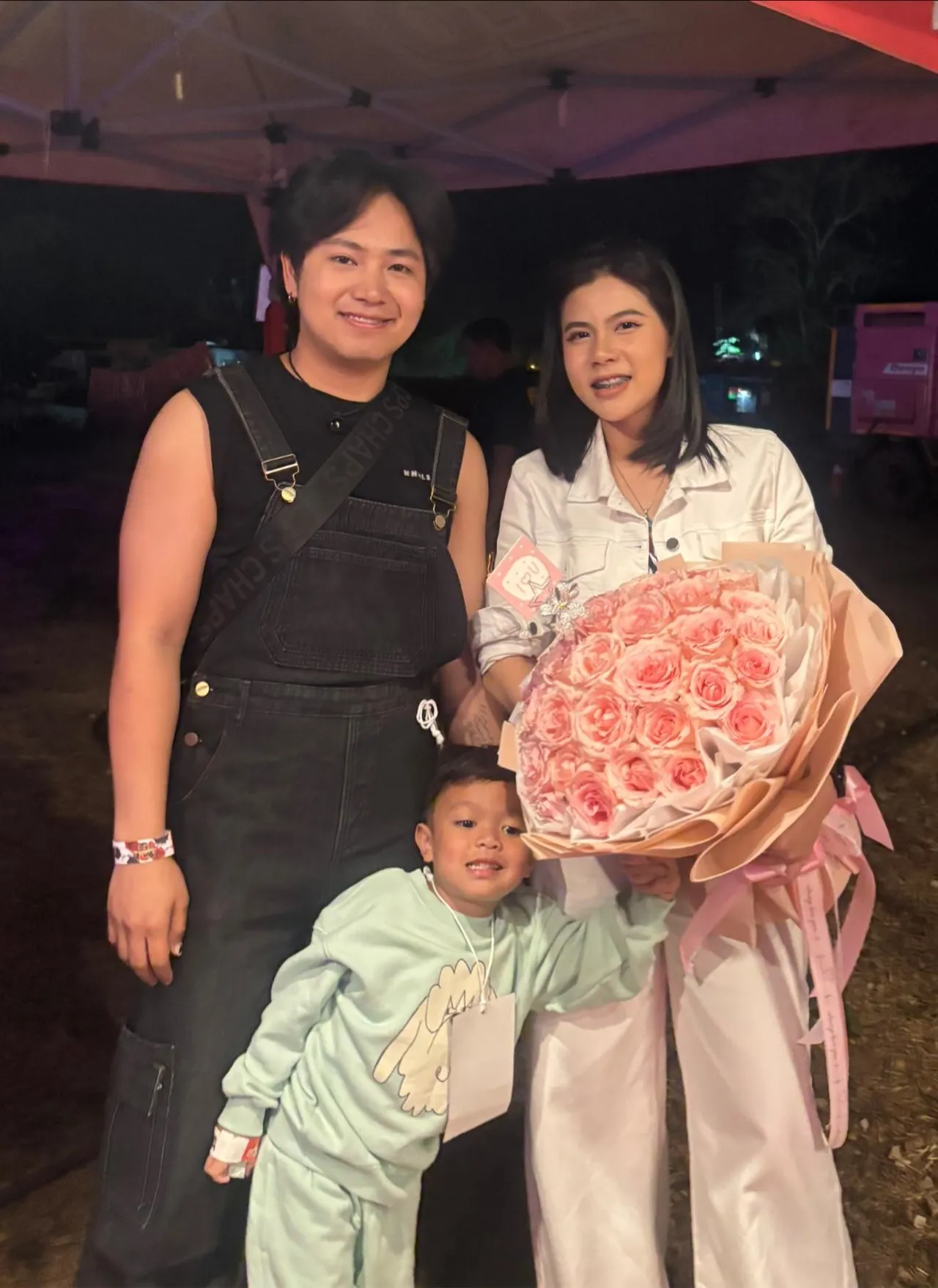 คนแห่สงสัยหลังเห็นภาพ กระต่าย พรรณนิภา-ทอล ผูกข้อมือคล้ายแต่งงานกัน