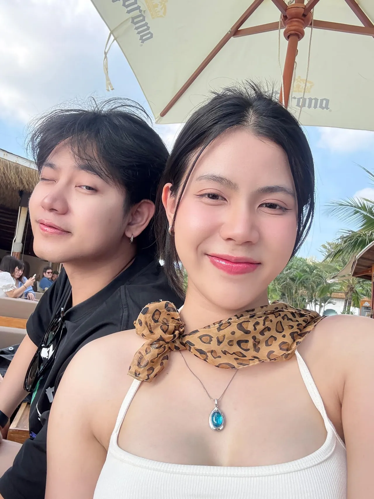 คนแห่สงสัยหลังเห็นภาพ กระต่าย พรรณนิภา-ทอล ผูกข้อมือคล้ายแต่งงานกัน