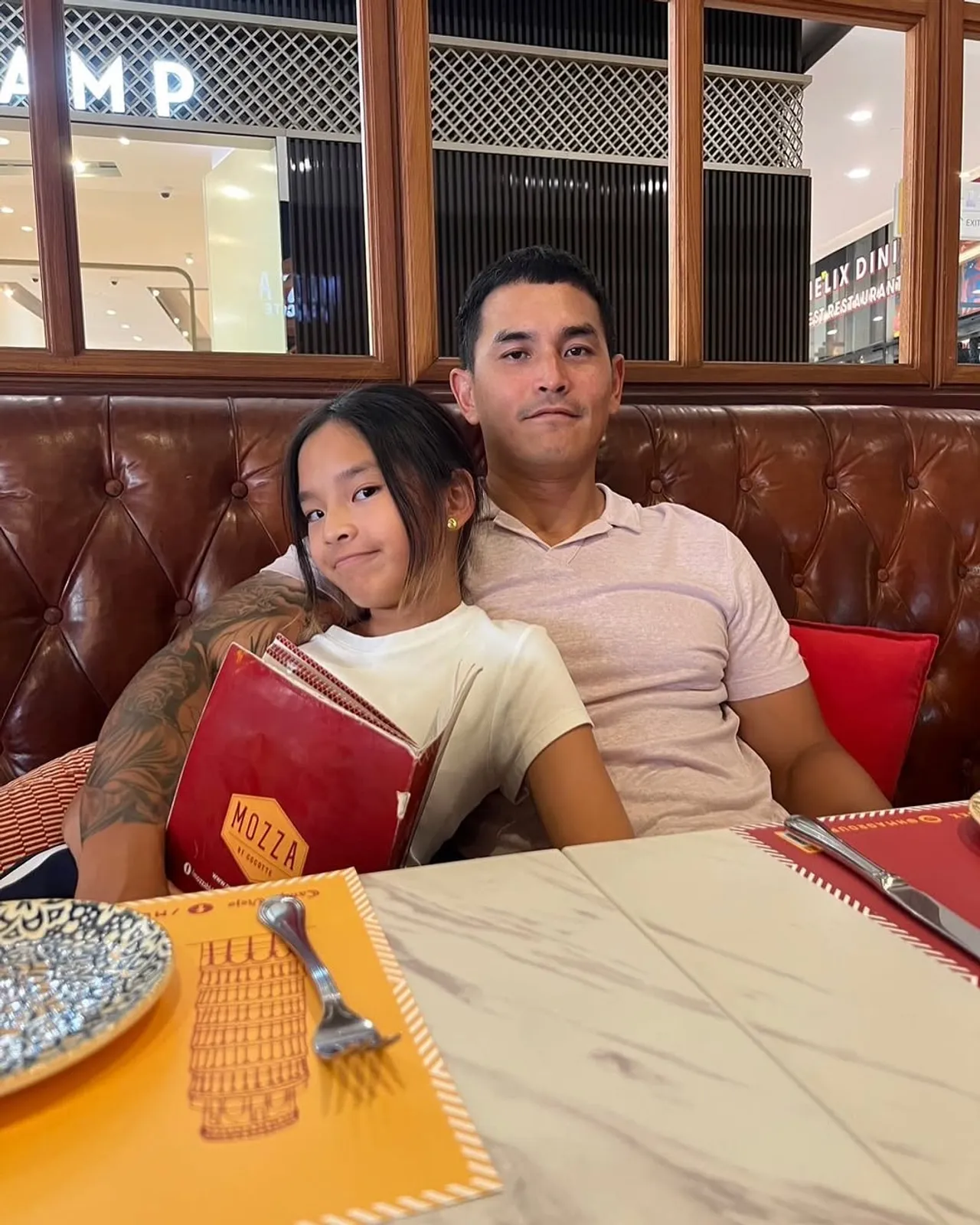 คุณปู่อวดโมเมนต์พ่อลูก สงกรานต์-น้องปีใหม่ สุดน่ารัก หน้าเหมือนกันราวกับแฝด