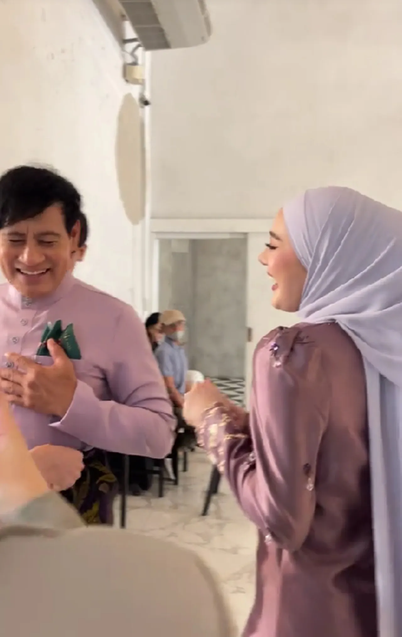 เปิดโมเมนต์สุดหวาน ไทด์-ทับทิม ใส่ชุดอิสลาม คนพากันถามแต่งงานแล้วเหรอ (คลิป)