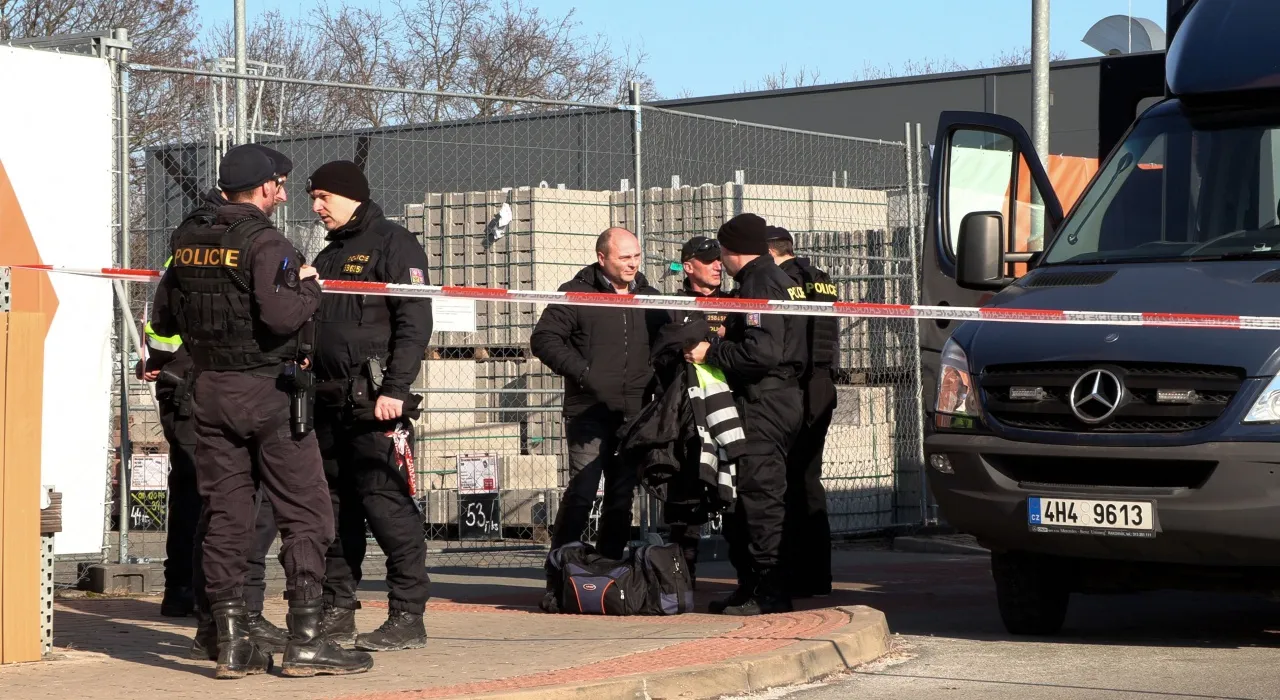 โจ๋ 16 แทงพนักงานร้านค้าในเช็ก ดับสลด 2 ศพ