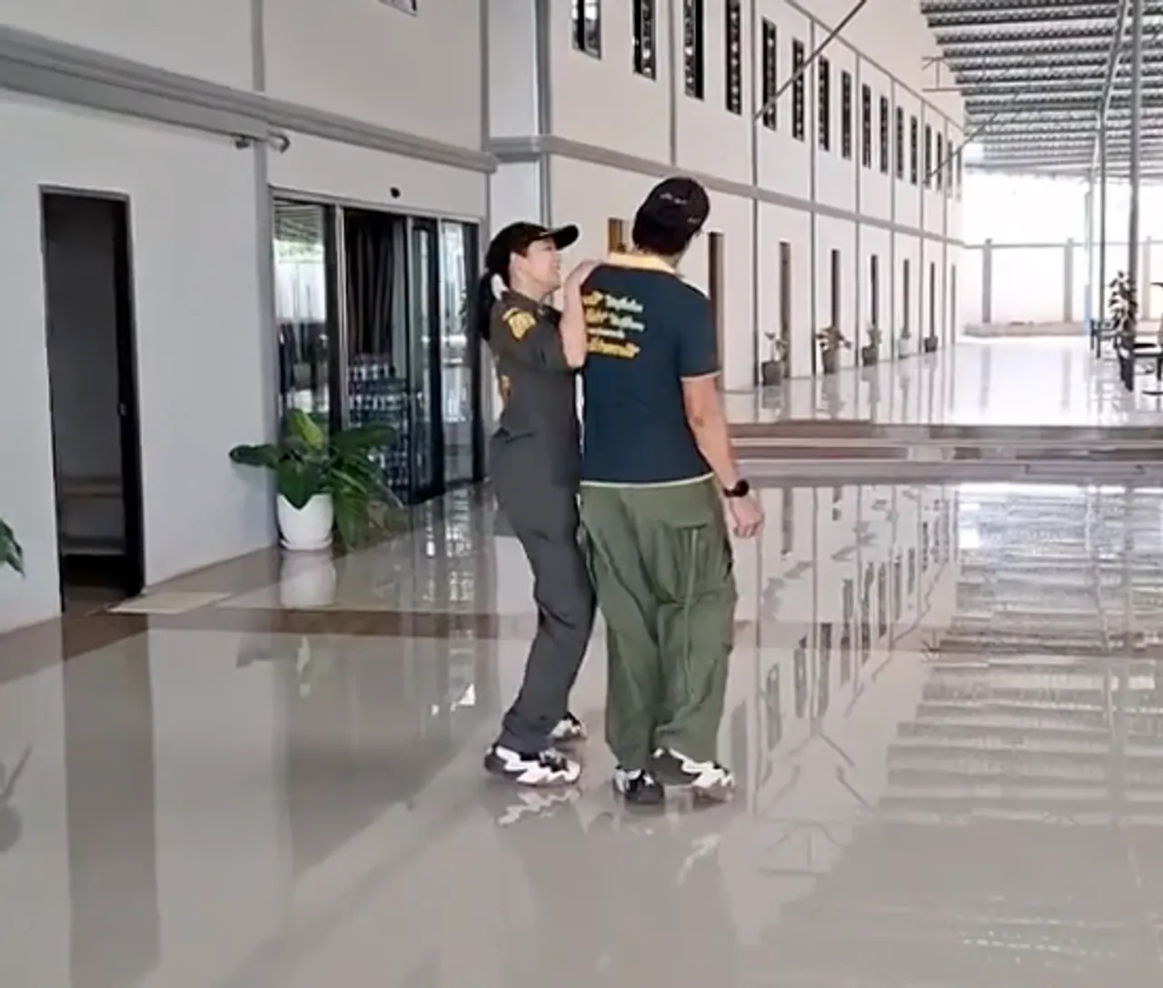 ทับทิม อัญรินทร์ โชว์หวาน ไทด์ เอกพันธ์ แต่เจอคนแซะ ชาวเน็ตรุมปกป้อง  