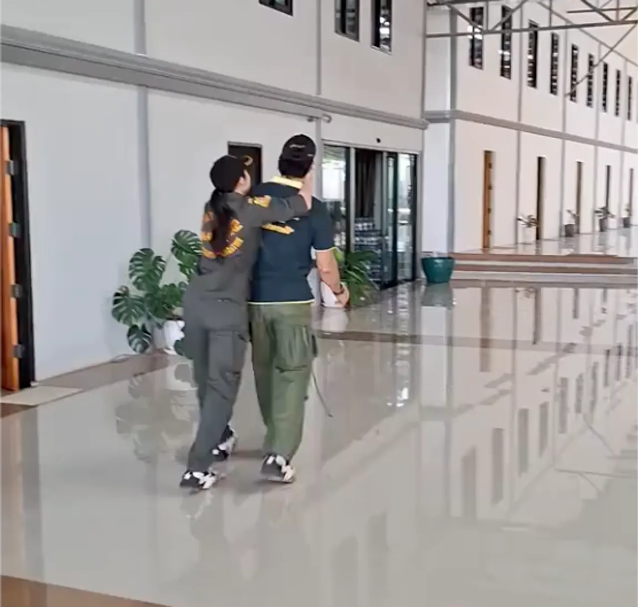 ทับทิม อัญรินทร์ โชว์หวาน ไทด์ เอกพันธ์ แต่เจอคนแซะ ชาวเน็ตรุมปกป้อง  