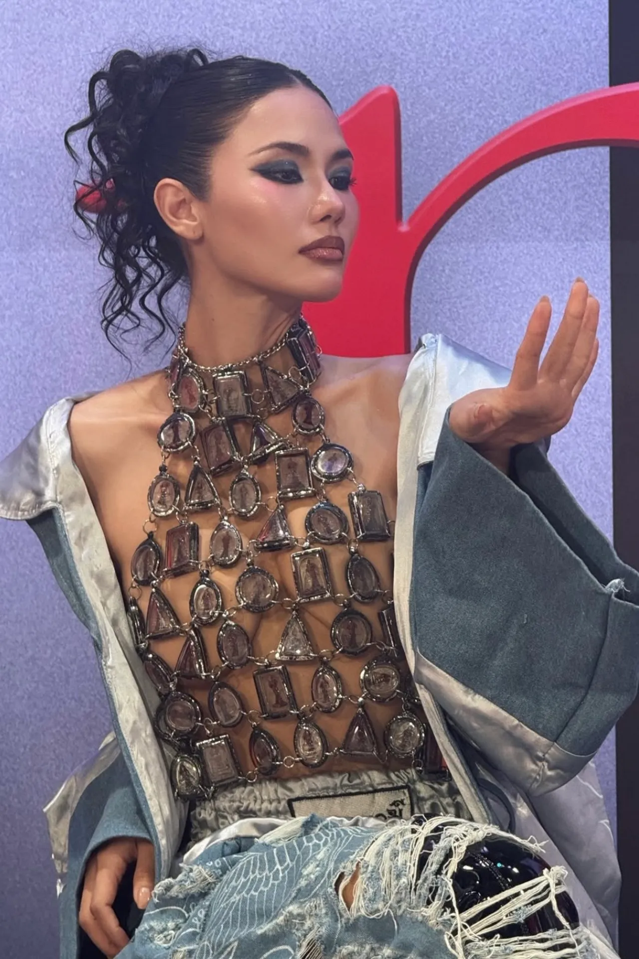 น้ำตาล ชลิตา ตอบดราม่าชุดพระเครื่อง เป็นคนรู้กาลเทศะ ใครเมนต์แรงเตรียมเงินไว้