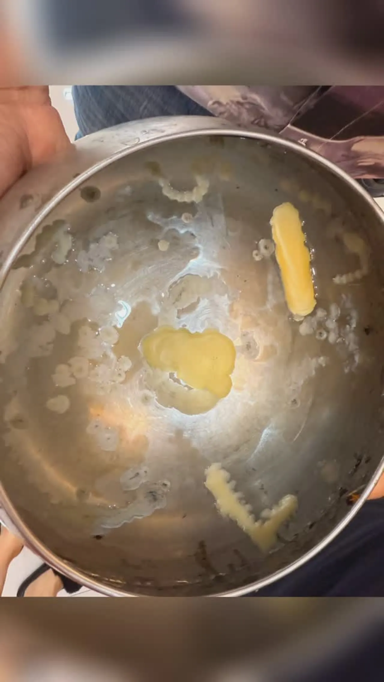 ฮาย อาภาพร นิมนต์พระมาทำบุญบ้าน คนโฟกัสที่เลขในขันน้ำมนต์ (คลิป)