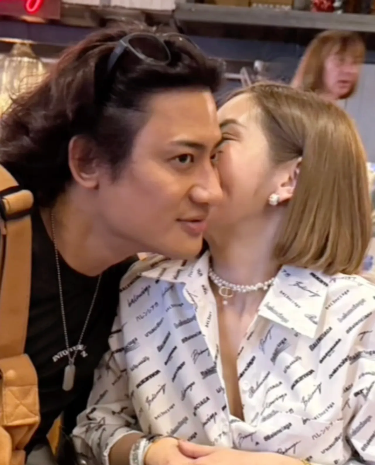 บิ๊ก ทองภูมิ ทำโซเชียลแตก ลงคลิปกับแฟนสาขาพิษณุโลก หวานฉ่ำจนทำแฟนคลับคลั่ง