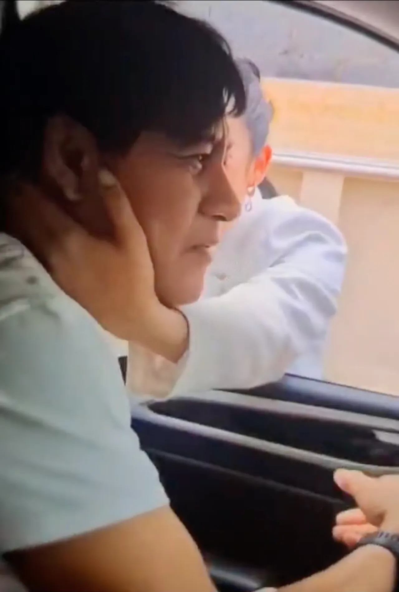 เพิ่งรู้ ทับทิม อัญรินทร์ ก็คลั่งรัก เปิดโมเมนต์หวานๆ ส่ง ไทด์ ขึ้นรถ 