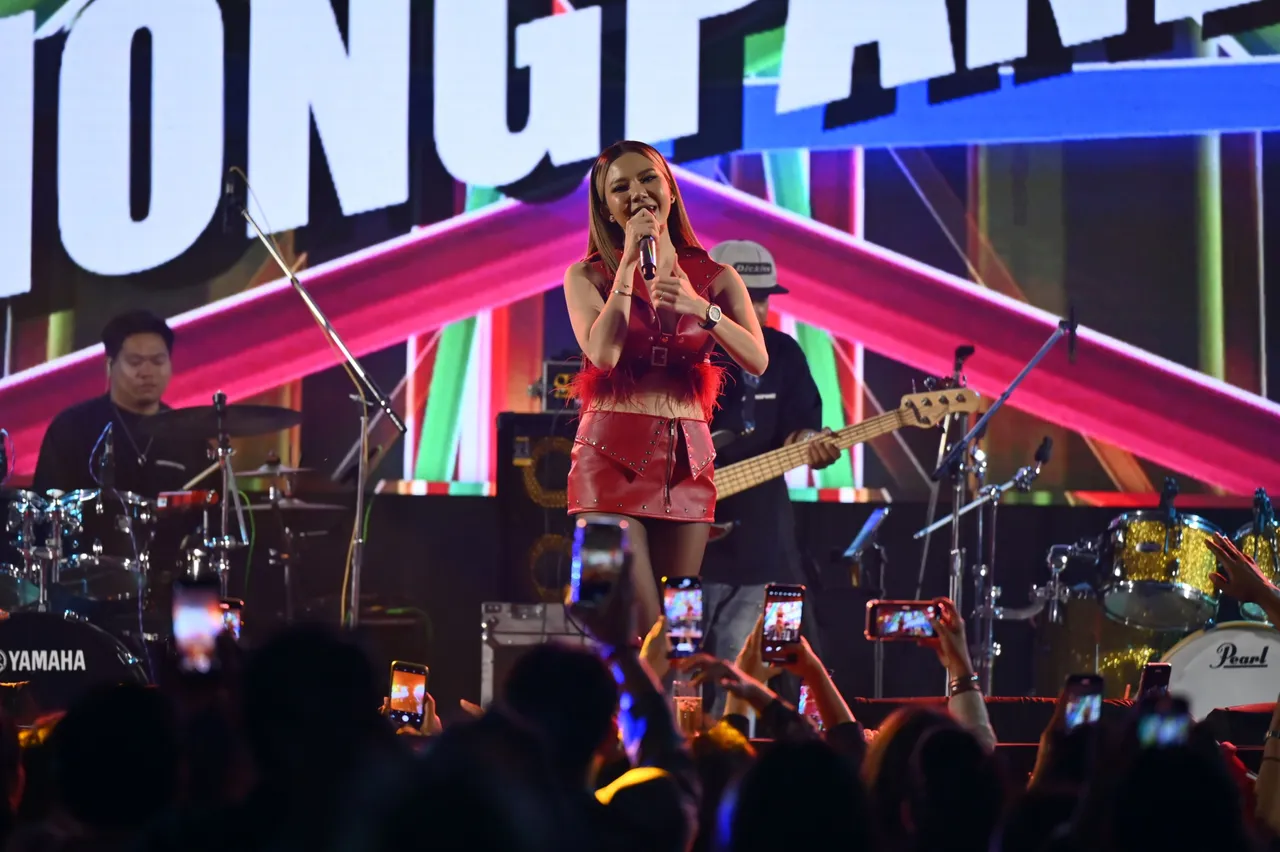 เกรท นำทีมศิษย์เก่า ฟอส-แบงค์ ฉลองครบรอบ 40 ปี ม.รังสิต