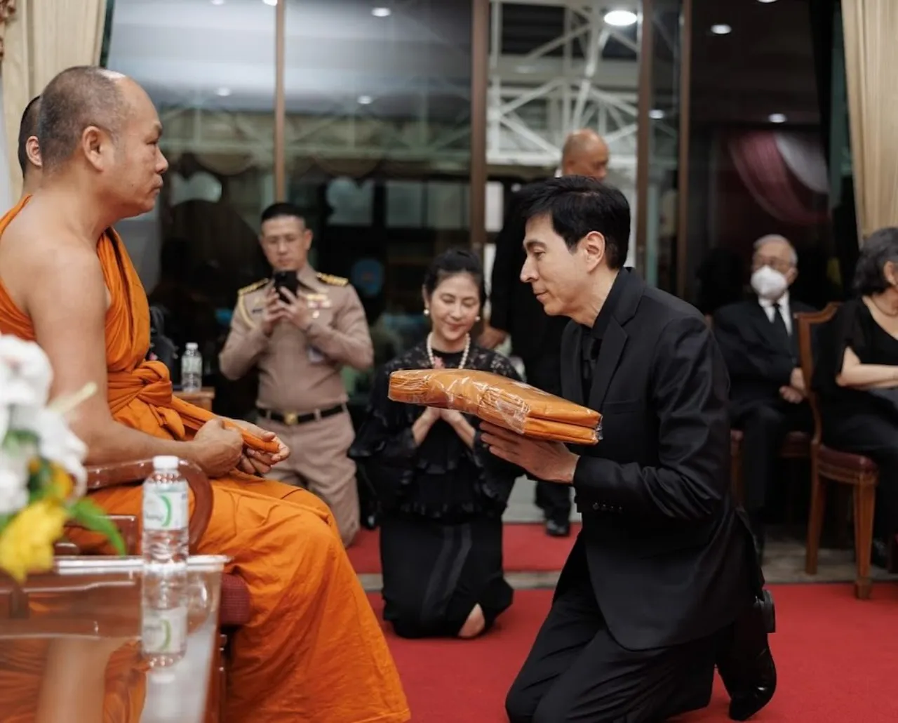 แซม ยุรนันท์ โพสต์โซเชียลครั้งแรกหลังพ้นคดีดิไอคอน ไว้อาลัยให้กับคุณแม่ภรรยา