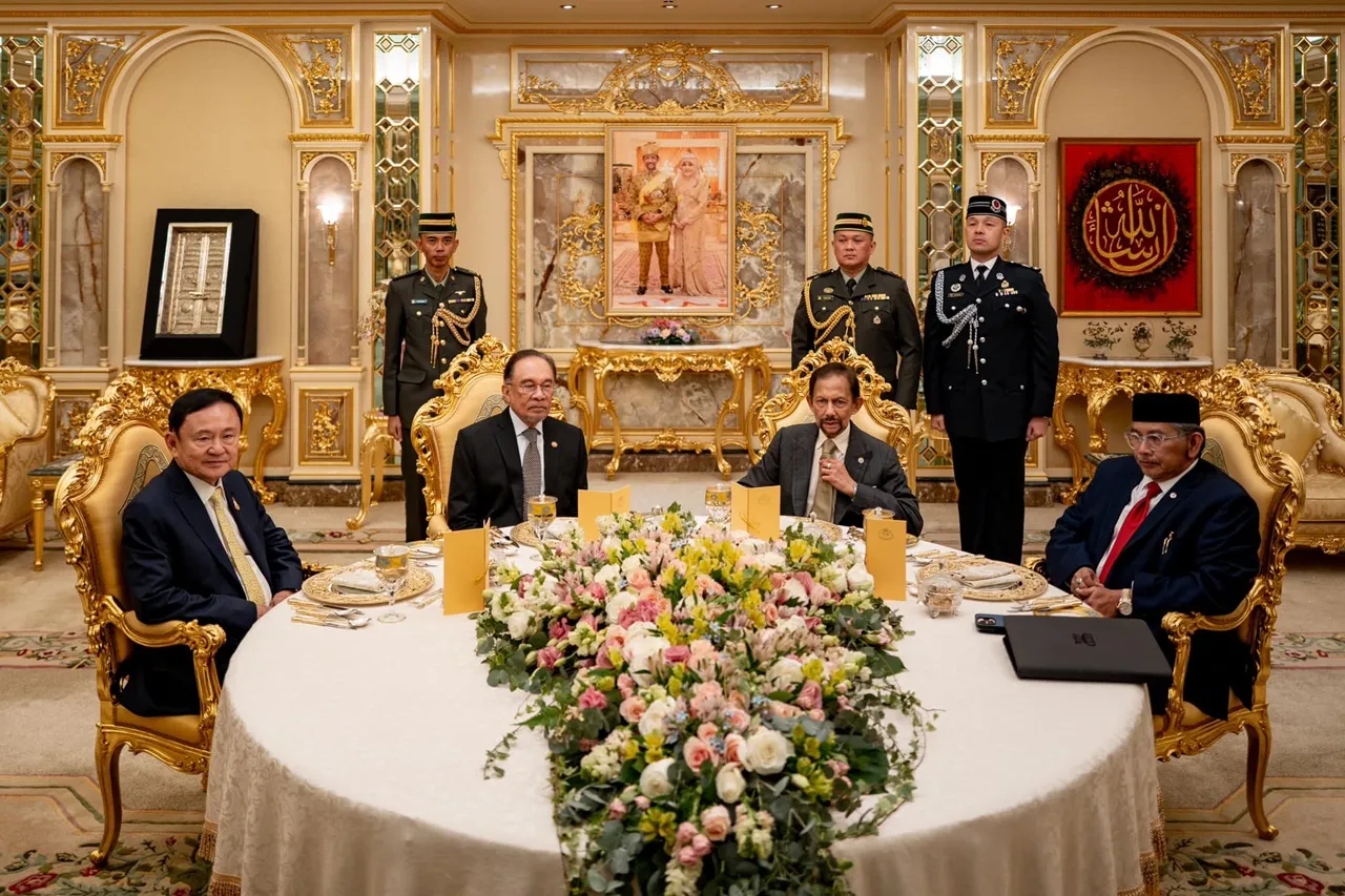 อันวาร์-ทักษิณ เข้าเฝ้ากษัตริย์บรูไน หารือปมเมียนมา-ปัญหาในอาเซียน
