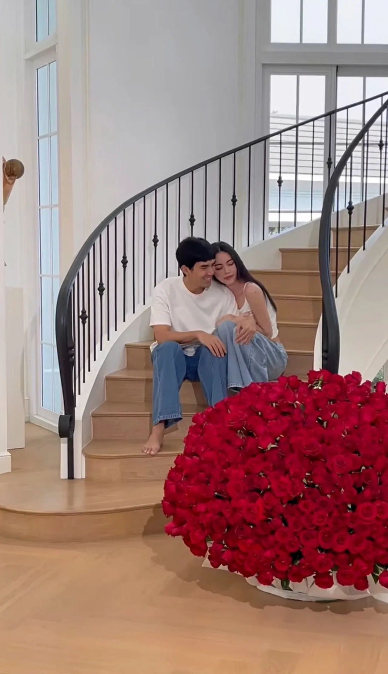 "ใหม่" เผยกว่าจะถึงจุดนี้เครียดนอนร้องไห้ ควง "เต๋อ" เปิดค่าย MINE วาเลนไทน์หวานฉ่ำ