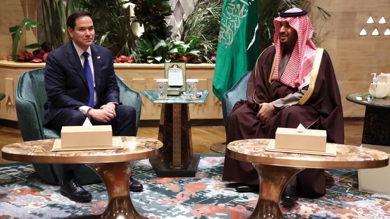 จับตา "ทรัมป์-ปูติน" ปิดประตูหารือแผนสันติภาพยูเครน ทำชาติยุโรปผวา