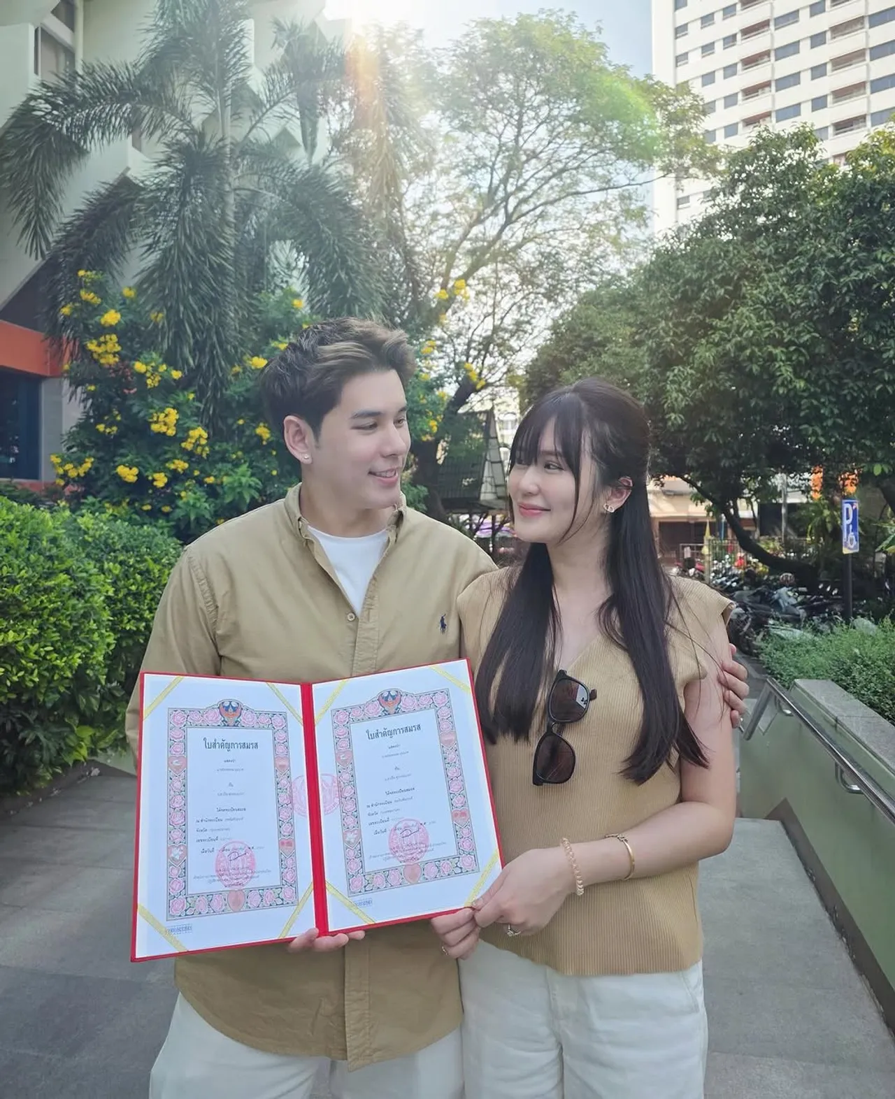 อั๋น อัครพรรฒ จูงมือ ขิง จดทะเบียนสมรส เป็นสามี-ภรรยาที่ถูกต้องตามกฎหมาย