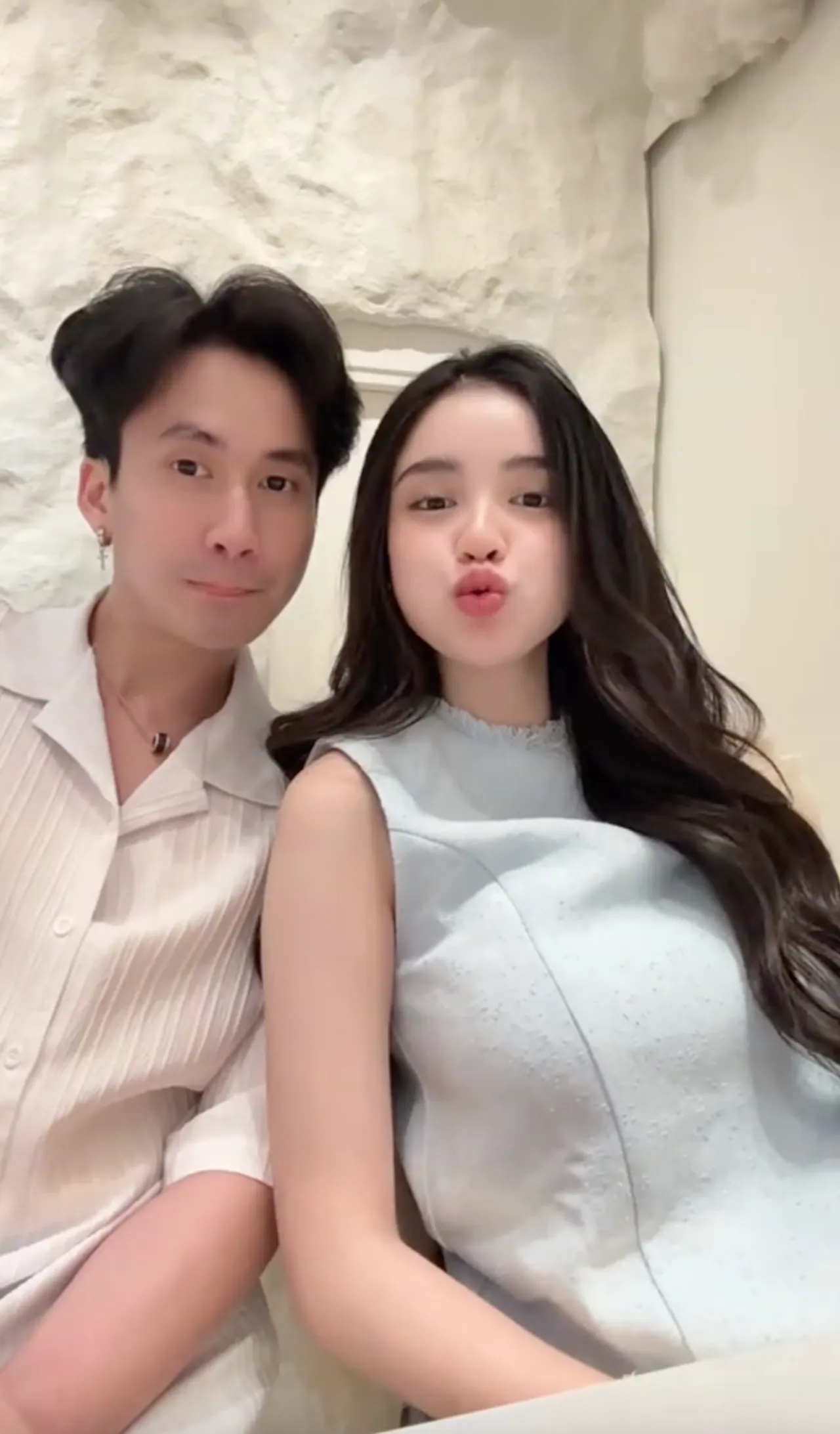 หมอบุ๊ค แฟนใหม่ ขนม ศศิกานต์ คลั่งรักหนักมาก ลงคลิปดินเนอร์สุดหวานหลังเปิดตัว (คลิป)