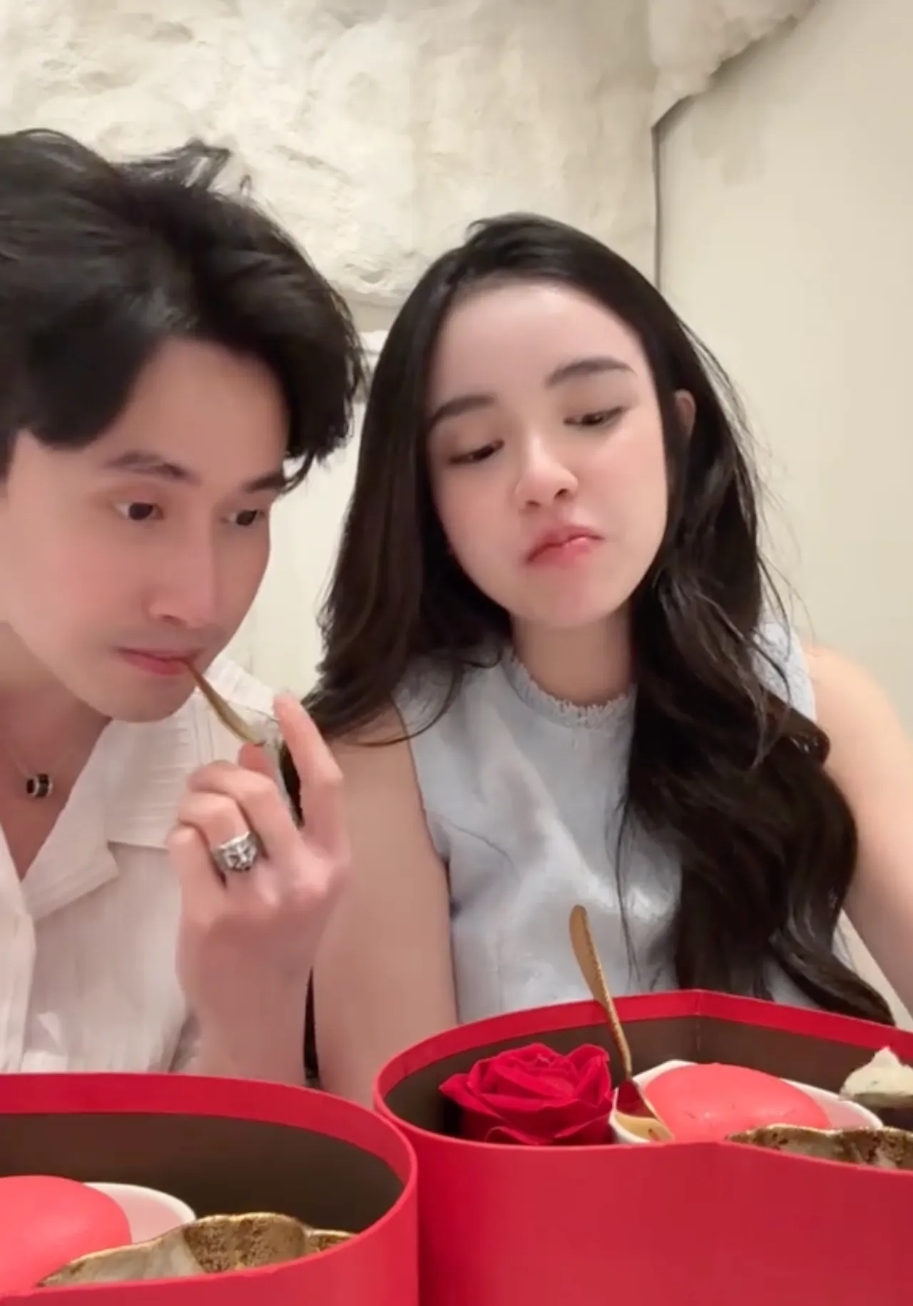 หมอบุ๊ค แฟนใหม่ ขนม ศศิกานต์ คลั่งรักหนักมาก ลงคลิปดินเนอร์สุดหวานหลังเปิดตัว (คลิป)