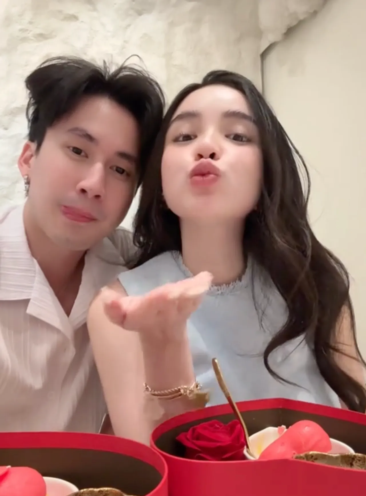 หมอบุ๊ค แฟนใหม่ ขนม ศศิกานต์ คลั่งรักหนักมาก ลงคลิปดินเนอร์สุดหวานหลังเปิดตัว (คลิป)